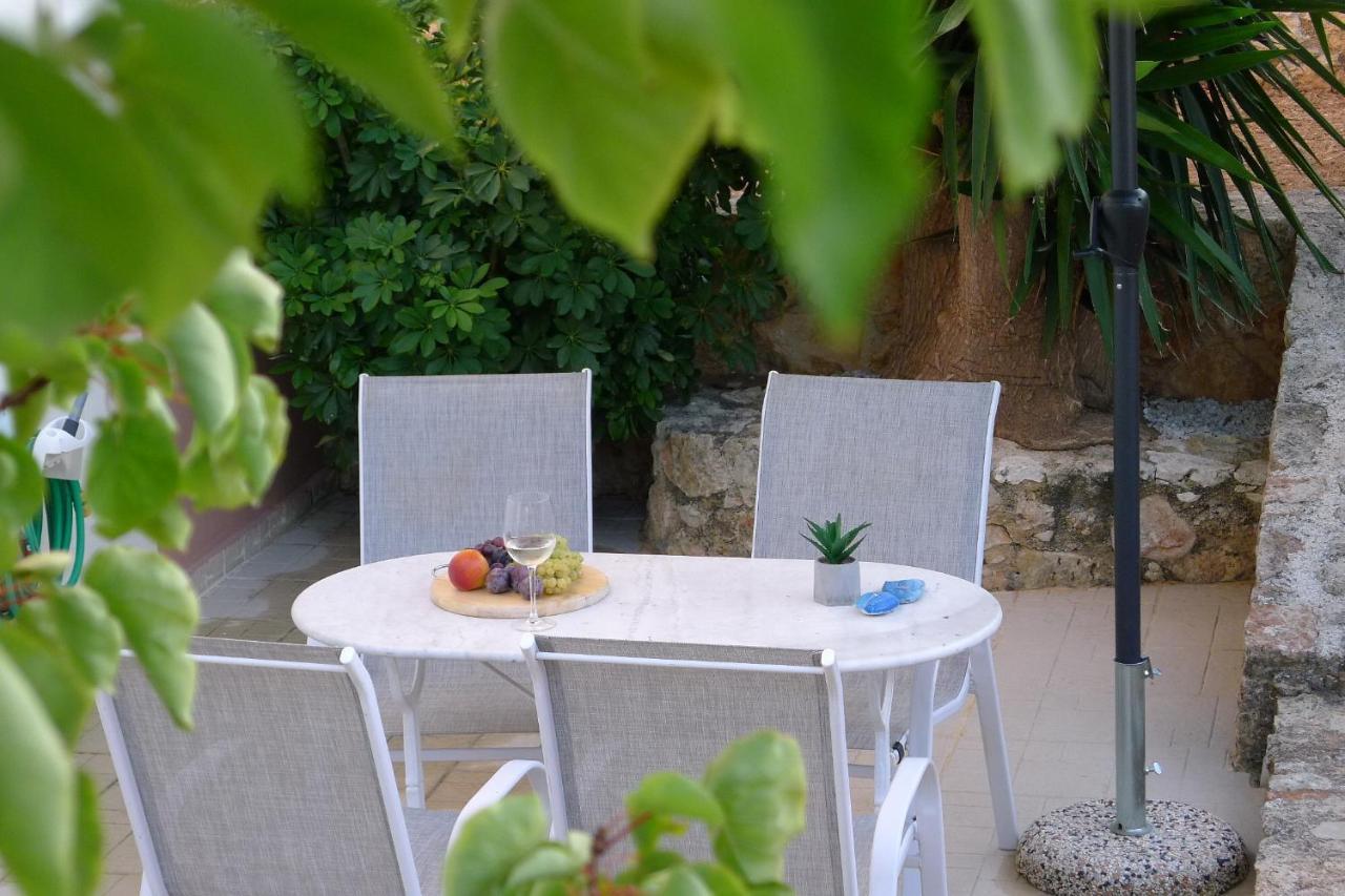 Maria & Manos Guest House, Agios Onoufrios Beach Bagian luar foto