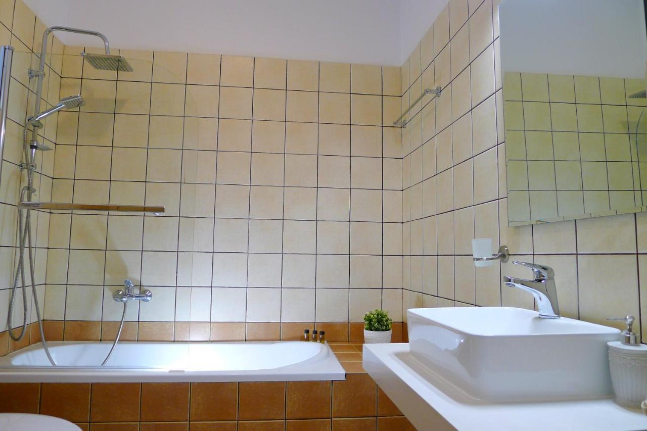Maria & Manos Guest House, Agios Onoufrios Beach Bagian luar foto